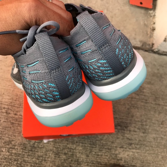 NIKE AUTHENTIC WOMENS FLYKNITS sz 7,7.5,8,9 New - Picture 5 of 7